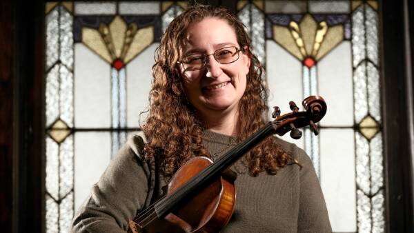 American fiddle player researching music in south-west towns