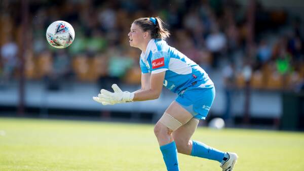 Richards is back between the posts for Canberra Richards is back between the posts for Canberra
