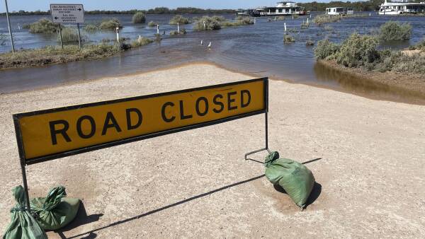 Primary producers gets funds to help with Murray flood costs