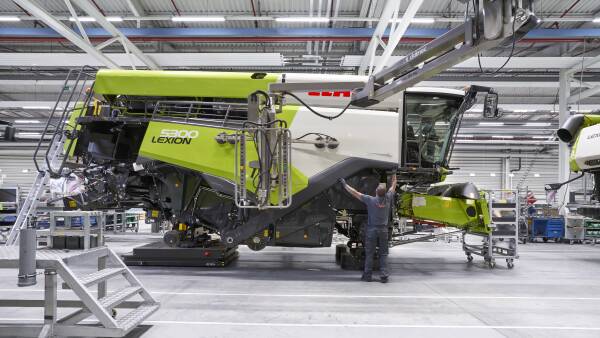 Claas builds new harvester production facility